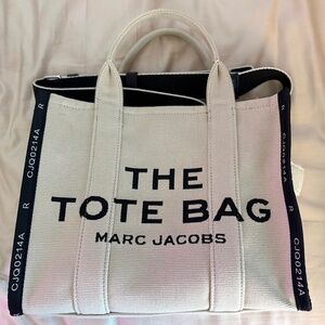 Marc jacobs the tote bag